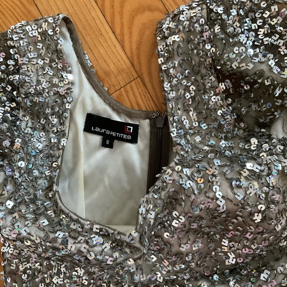 Beautiful sequence dress - Picture 2 of 2